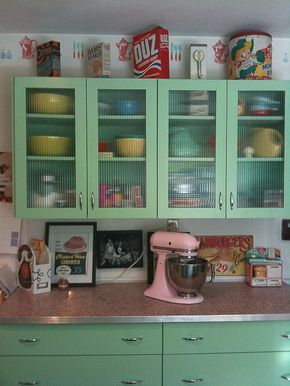 Fire-King green cabinets, pink stand mixer, linoleum counters - cute vintage! Credenza Liberty, Retro Kitchen Remodel, Mint Green Kitchen, Pink Terrazzo, Credenza Vintage, Kitchen Canvas, Kitchen Retro, Green Kitchen Cabinets, Furniture Cheap