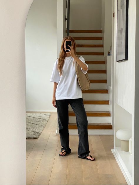 UNIQLO U AIRISM COTTON OVERSIZED … curated on LTK Black Sandals Outfit Summer, Uniqlo Outfit, Clog Outfit, White Tshirt Outfit, Sandals Outfit Summer, Cos Fashion, Uniqlo Style, Oversize Tshirt Outfits, Uniqlo U