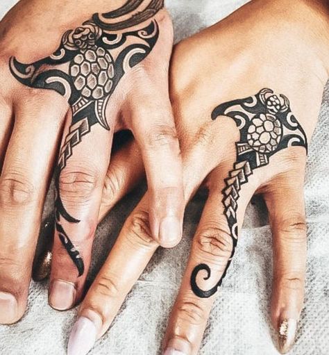 If you are trying to find a drawing that has a deep meaning and intricate design, then the Polynesian tattoo is just for you. You can get inspired by many ideas and learn more about this oceanic culture in our article. Hawaiian Tattoos For Couples, French Polynesian Tattoo, Polynesian Hand Tattoos For Women, Polynesian Tattoos Women Meaning, Fijian Tattoo Women, Polynesian Hand Tattoo, Hawaiian Tattoo Designs, Fijian Tattoo, Hawaiian Tattoo Meanings