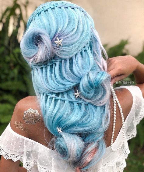 Hairstyle Mermaid, Ocean Hair, Kadeřnické Trendy, Braided Hairdo, Mohawk Hairstyles, Black Curly Hair, Hair Color Blue, Pastel Hair, Trending Hairstyles