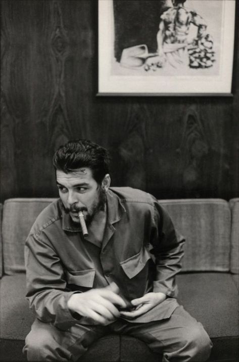 These fascinating photographs are portrait of Che Guevara that were taken by Elliott Erwitt during an interview with Lisa Howard in Havana, ... Che Quevara, Che Guevara Photos, Che Guevara Images, Che Guevara Quotes, Che Guevara Art, Ernesto Che Guevara, Ernesto Che, Elliott Erwitt, Foto Langka