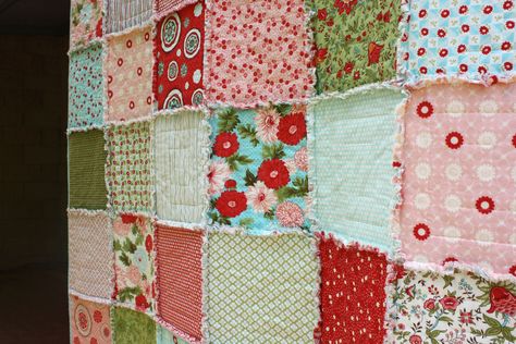 squares Edge To Edge Quilting Designs, Edge To Edge Quilting, Layer Cake Quilt, Rag Quilt Patterns, Baby Clothes Quilt, Quilt Layers, Cake Quilt, Layer Cake Quilts, Quick Quilt