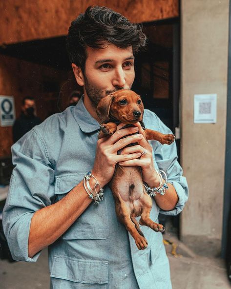 Pandora on Instagram: “Doesn’t get much cuter than this, right?! 😍🐶 @sebastianyatra #BrandAmbassador #MomentsWithPandora #Pandora #Pandoracharm #Pandorabracelets…” Sebastian Yatra, Pandora Collection, Pandora Disney, Music People, Princess Leia, Millie Bobby Brown, Ariana Grande, Beautiful People, Celebrities