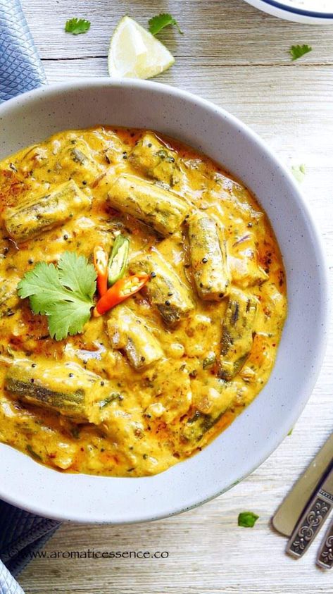 Dahi Bhindi ( Okra simmered in a spiced and tangy yogurt curry) Sauteed Okra, Zucchini Zoodles, Bhindi Recipe, Yogurt Curry, Methi Seeds, Okra Recipes, Idee Pasto Sano, Indian Food Recipes Vegetarian, Indian Cooking