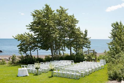 32 Northern MN Wedding Venues Perfect For Your Outdoor Ceremony Lake Superior Wedding, Mn Wedding Venues, Minnesota Wedding Venues, Scandinavian Architecture, Modern Reception, Reception Look, Northern Minnesota, Minnesota Wedding, Big Wedding