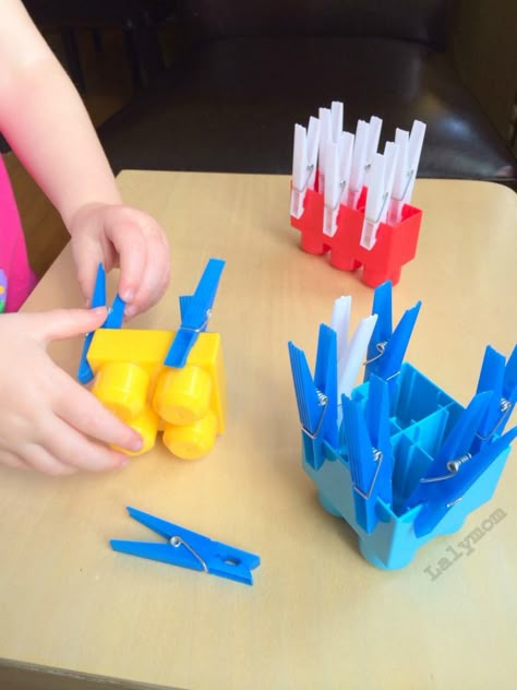 Toddler Fine Motor Activities, Preschool Fine Motor Activities, Mega Blocks, Pin Crafts, Fine Motor Activities For Kids, Kids Motor Skills, Preschool Fine Motor, Gross Motor Activities, Fine Motor Skills Activities