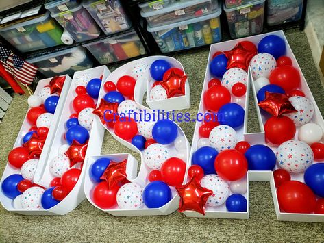 USA balloon mosaics - 4th of July party decoration idea - How to make tutorial and free letter templates - Red, White, & Blue large decor Red White And Blue Parade Float, Party In The Usa Parade Float, Usa Float Ideas, 4th Of July Party Decorations Diy, July 4th Float Ideas, Usa Parade Float Ideas, 4th Of July Balloon Decor, Fourth Of July Parade Floats, 4th Of July Office Decorations