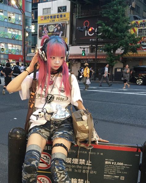 IG: @ n.cutegir1 Heisei Retro, Boosting Confidence, Estilo Harajuku, Alt Fashion, Japanese Street Fashion, J Fashion, Mode Inspo, Alternative Outfits, Hair Dye