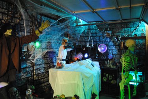 Mad Scientist Lab Pictures, Photos, and Images for Facebook, Tumblr, Pinterest, and Twitter Mad Scientist Halloween Costume, Spooky Science, Mad Scientist Halloween, Mad Scientist Lab, Asylum Halloween, Scientist Lab, Mad Scientist Party, Frankenstein Halloween, Halloween Yard