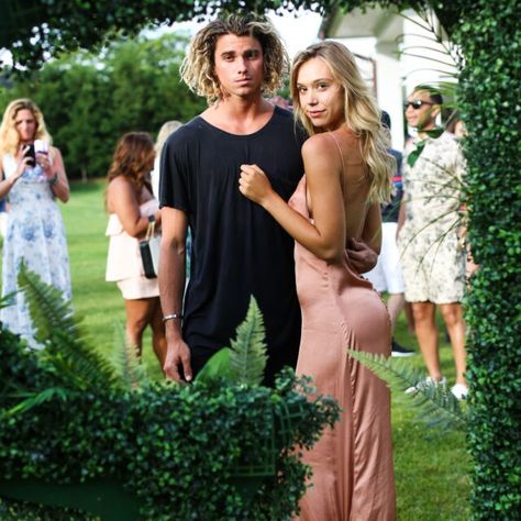 Biography Jay Alvarrez (born 5 July 1995) is a gifted actor, internet personality and model from the United States. He became… Read more: Jay Alvarrez Biography: Girlfriend, Wikipedia, Age, Tattoos, Net Worth, Height, YouTube, Instagram, Eyes, Haircut Jay Alvarez, Fitness Couples, Jay Alvarrez, Instagram Couples, Couples Pictures, Alexis Ren, Famous Couples, Ab Workouts, Fit Couples