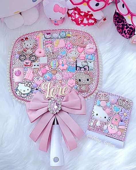 Handheld Mirror Diy Ideas, Hand Mirror Decorating Ideas, Bedazzled Items, 2010 Vibes, Rhinestone Mirror, Pinky Girls, Luxe Aesthetic, Kawaii Items, Hand Mirrors