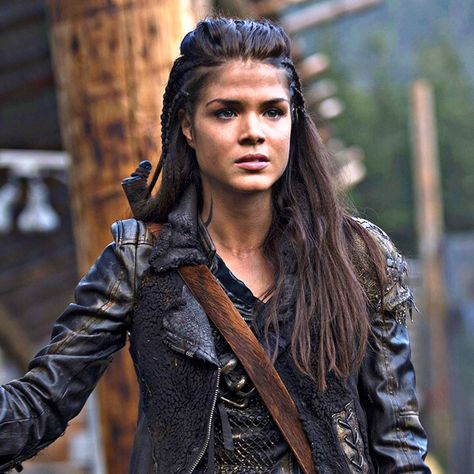 The 100 Octavia, The 100 Characters, Octavia Blake, Lexa The 100, Marie Avgeropoulos, Leather Jacket For Men, The 100 Show, Kids Jackets, Red Queen