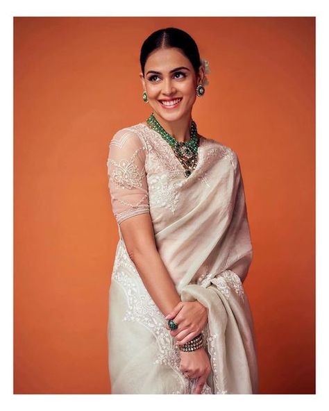 Sandeep & Rohin on Instagram: "Posted @withregram • @genelia_us ❤️‍🔥❤️‍🔥❤️‍🔥 #genelia_us #geneliaus #gogenego" Genelia Dsouza Saree, White Wedding Saree, Genelia Dsouza, Blouse Designs High Neck, Celebrity Casual Outfits, Pakistani Fancy Dresses, Saree Blouse Patterns, Designer Saree Blouse Patterns, Ethnic Outfits