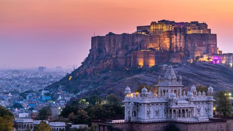 The jaswant thada and mehrangarh fort in... | Premium Photo #Freepik #photo #building Chittorgarh Fort, Mehrangarh Fort, Jaisalmer, Blue City, Rajasthan India, Adventure Tours, Jodhpur, Travel Tours, Beautiful Architecture