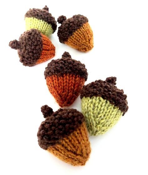 Knit Acorn Decorations – Handknit Hugs Leaf Coasters, Fall Knitting Patterns, Acorn Decorations, Coasters Diy, Leaves Garland, Monstera Albo, Diy Leaves, Fall Knitting, Animal Knitting Patterns