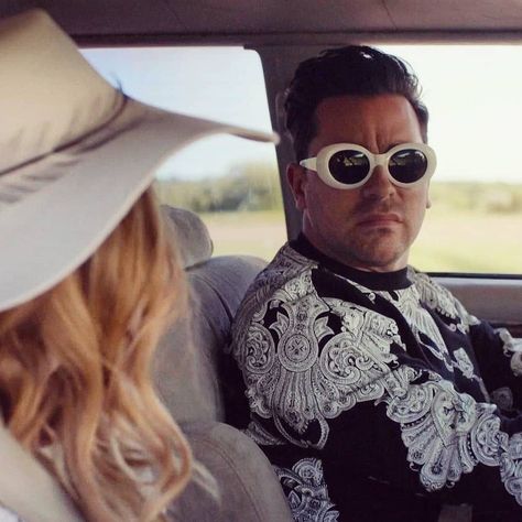 @abarnfullofblouses on Instagram: “Dan and Annie as David Rose and Alexis Rose in S4 Ep5 'RIP Moira Rose' June 2017 #SchittsCreek #daniellevy #danlevy #anniemurphy” Schitts Creek Aesthetic, Rosé Meme, Amber Sweet, Alexis Rose, Daniel Levy, Moira Rose, David Rose, Character Board, Schitts Creek