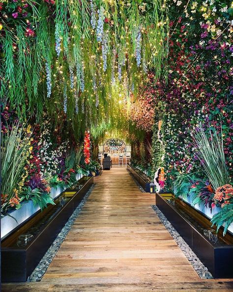 Las Vegas on Instagram: “Always in full bloom 🌿✨ @catch @arialv #OnlyVegas 📸: @travelsuncorked” Catch Las Vegas, Vegas Decorations, Catch Restaurant, Las Vegas Outfit, Las Vegas Photography, Visit Las Vegas, Las Vegas Photos, Vegas Trip, Las Vegas Trip