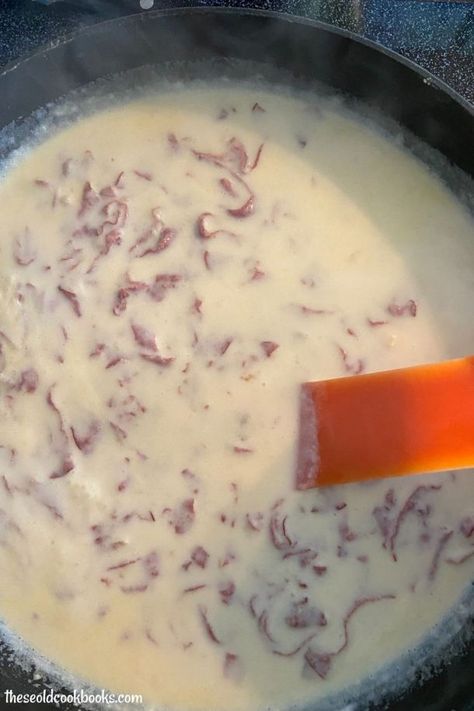 Easy Chipped Beef Gravy Recipe using Dried Beef and Served over Toast Dry Beef Gravy Recipe, Chip Beef On Toast Recipes, Dried Beef On Toast Recipe, Cream Chip Beef Recipe, Chipped Beef On Toast Easy, Easy Chipped Beef Gravy, Creamed Dried Beef On Toast, Creamed Dried Beef Recipe, Creamed Chip Beef Recipe