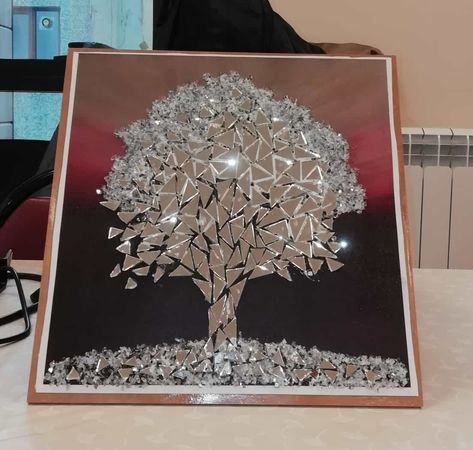 Crushed Mirror Art, Mirror Shards Art, Mirror Pieces Art, Mirror Artwork Ideas, Mosaic Mirrors Ideas Diy, Glass Mosaic Art Ideas, Mirror Mosaic Art Ideas, Mosaic Mirror Art, Mosaic Mirrors Ideas