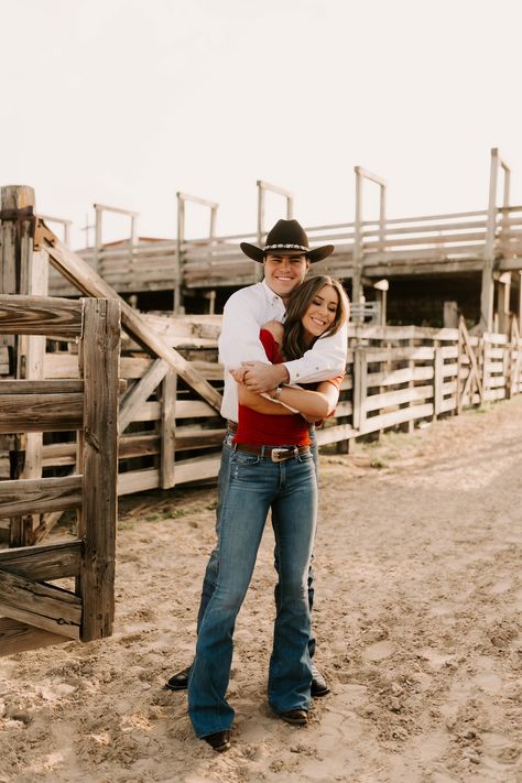 Casual Western Couple Photoshoot, Stockyard Photoshoot, Stockyards Photoshoot, Couple Country Photoshoot, Arena Photoshoot, Rodeo Photoshoot, Western Baddie, Couple Horse Photography, Ab Pics