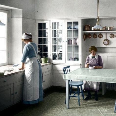 1910s Kitchen | Color Me Six Ways to Sunday | Flickr 1910 House Decor, 1910s House Interior, 1910 Kitchen, 1920 Kitchen, 1910 House, 1920s Kitchen, Historic Kitchen, Vintage Stoves, Classic Kitchen