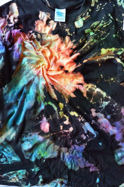 Knot And Tie Galaxy Shirt Tutorial | Tulip Color Bleach Techniques, Tie Dye With Bleach, Tie Dye Patterns Diy, Diy Tie Dye Shirts, Galaxy Shirt, Dye Techniques, Shirt Tutorial, Tie Dye Crafts, Diy Tie