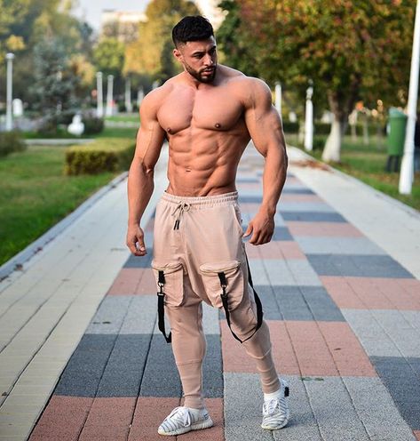 Dragos Syko en Instagram: “Early to bed and early to rise, makes a man healthy, wealthy and wise. – English Proverb” Healthy Wealthy, Muscle Man, Short Beard, Suspenders Men, Muscle Hunk, Beefy Men, Awesome Beards, Macho Man, Can You Help Me