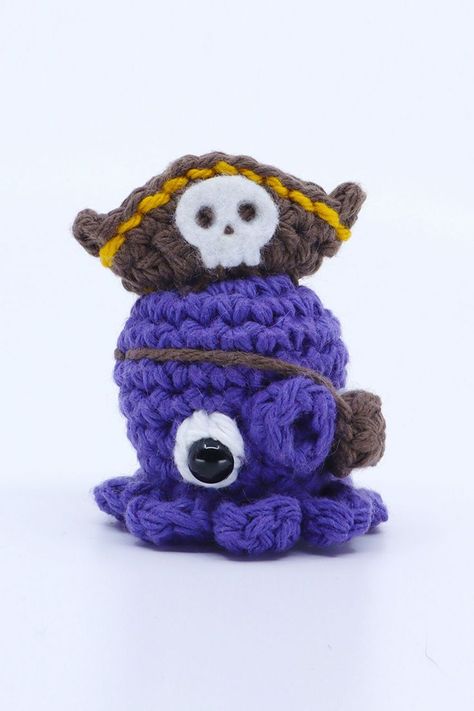 Yarrr!! This crocheted amigurumi pattern teaches you how to crochet an octopus and there's another free additional crochet pattern for a pirate hat and eye patch to add to any of your amigurumi! These crochet patterns are beginner friendly and include a free video tutorial to help out! Octopus Amigurumi Free Pattern, Crochet An Octopus, Pirate Octopus, Octopus Amigurumi, Hat Patterns Free, Pirate Hat, Crochet Octopus, Crochet Animals Free Patterns, Eye Patch