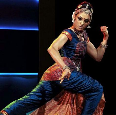 Lovely blue Blue Bharatanatyam Costume, Bharatanatyam Photoshoot, Bharathanatyam Costumes, Dance Mudras, Hindu Dress, Rukmini Vijayakumar, Bharatnatyam Poses, India Dancing, Indian Dances