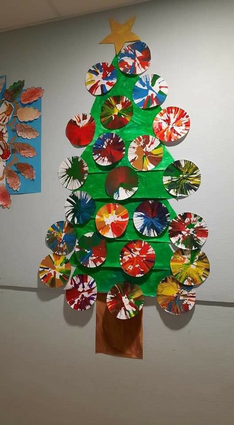 Preschool Classroom Christmas Tree, Christmas Decoration Preschool, Christmas Pre Schooler Crafts, Christmas Decor Preschool, Juleaktiviteter For Barn, Christmas Art For Preschool, Baby Christmas Crafts, Christmas Art For Kids, Classroom Christmas Decorations