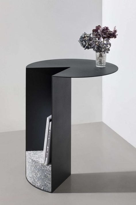 Modern Furniture Table, Furniture Side Tables, Creative Furniture, Steel Furniture, Furniture Details, Furniture Inspiration, Metal Furniture, Furniture Design Modern, Design Case