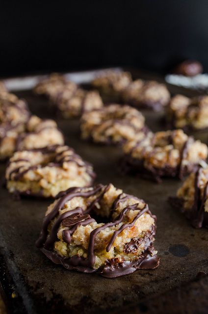 Healthy Samoas Girl Scout Cookies: http://chocolatecoveredkatie.com/2014/03/18/healthy-samoas-girl-scout-cookies/ Healthy Samoas, Samoa Bars, Clean Treats, Samoa Cookies, Chocolate Covered Katie, Paleo Foods, Powder Sugar, Amazing Desserts, Desserts Vegan