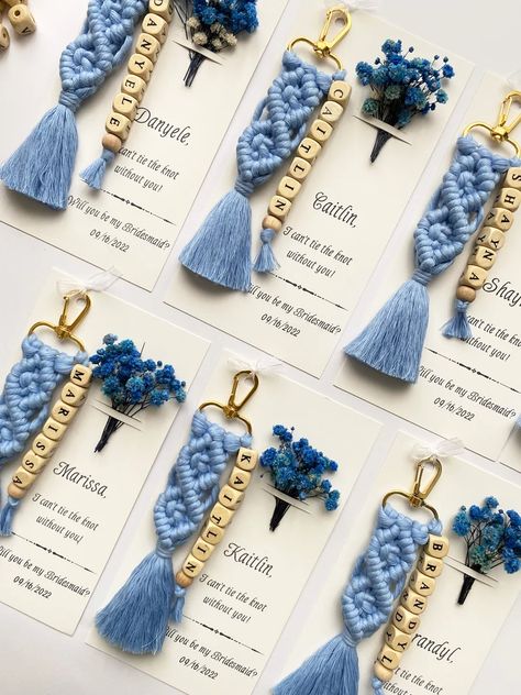 Bridal Shower Name Cards, Bridal Party Gifts For Bridesmaids, Bachelorette Party Gifts For Bridesmaids, Personalized Bridal Party Gifts, Simpul Makrame, Pola Macrame, Gifts For Bridesmaids, Be My Maid Of Honor, Maid Of Honor Proposal