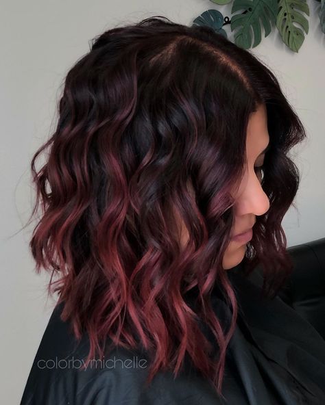 All Black Hair, Ombré Bob, Mahogany Highlights, Mahogany Hair Color, Black Hair Color Ideas, Dark Red Hair Color, Hair Color Mahogany, Mahogany Hair, Red Hair Looks