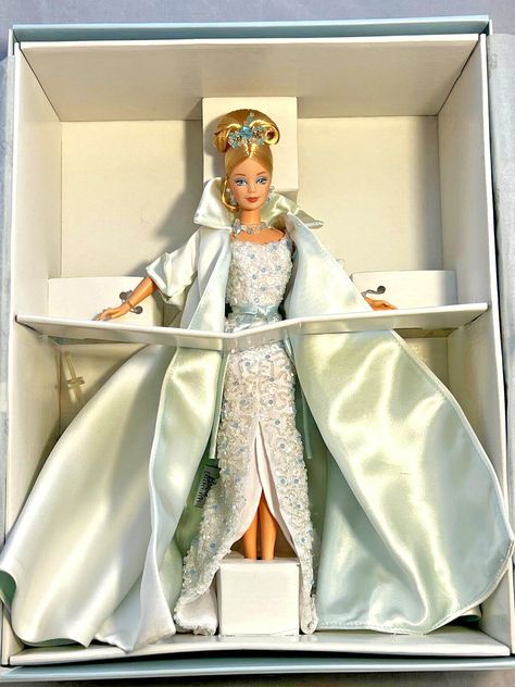 Crystal Jubilee Barbie #21923 Limited Edition 40th Anniversary 1998 Mattel Barbie Items, Classic Barbie, Dress Barbie Doll, Barbie Wardrobe, Barbie Collector Dolls, Glamour Dolls, Barbie Mattel, Barbie Wedding, Barbie Gowns