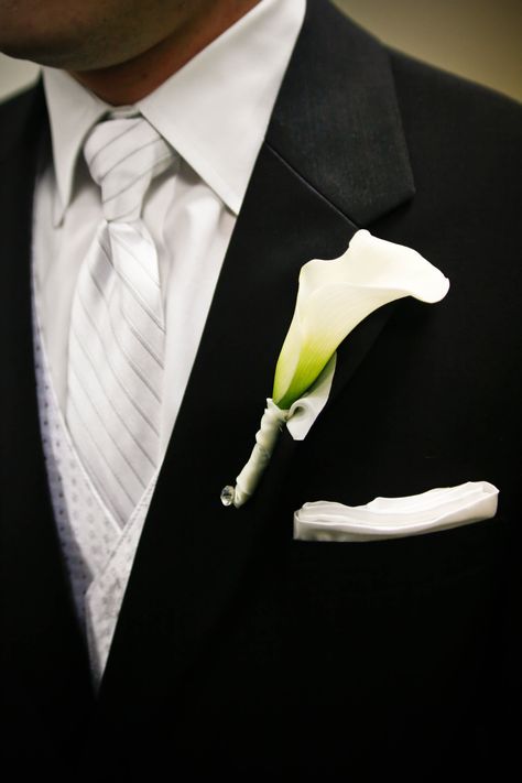 Amber & Tom - #groomsmen #calla #lilly Not a fan of the calla lilly but love the suit! Calla Lillies Wedding, Wedding Couple Rings, Wedding Flowers White, Calla Lily Boutonniere, Calla Lily Wedding, Calla Lily Bouquet, Groomsmen Boutonniere, Lily Bouquet, White Wedding Bouquets