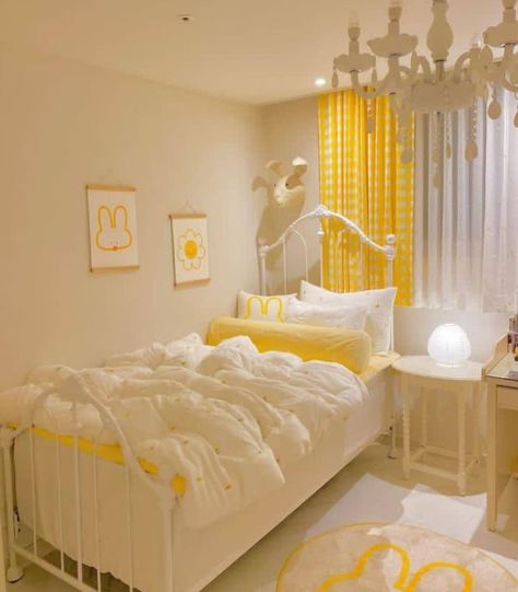 Bantu follow tt @rainbow.cerlyn_5470 Room Ideas Aesthetic Yellow, Zodiac Bedroom, Lemon Aesthetic, Yellow Bedroom Decor, White Room Decor, Cool Dorm Rooms, College Dorm Room Decor, Yellow Room, Color Wall