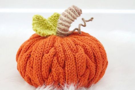 Pumpkin Knitting Pattern, Pumpkin Knitting, Pumpkin Patterns Free, Fun Fall Decor, Crochet Mermaid Tail, Yarn Stash, Crochet Pumpkin, Crochet Round, Pumpkin Pattern