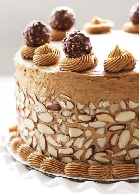 Mocha Espresso Cake.  If you have basic icing skills you can easily make this elegant cake. Expresso Cake, Nuts And Chocolate, Rodjendanske Torte, Espresso Cake, Mocha Cake, Vegan Cake, Piece Of Cakes, Puddings, Cakes And More