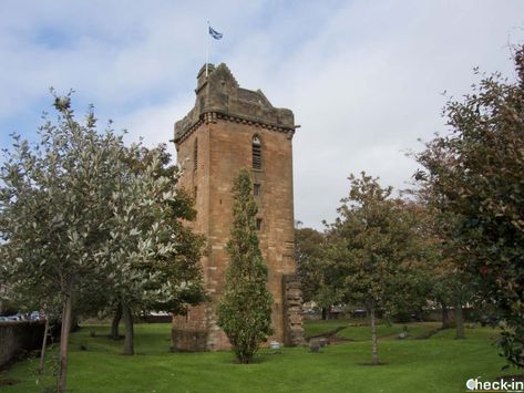 Ayr, Scotland - The best places of interest not to be missed in 24 hours Ayr Scotland, Places Of Interest, City Centre, Glasgow, Ferry Building San Francisco, The Good Place, Scotland, The City, Good Things