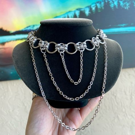 Chainmaille Jewelry Patterns Easy, Chain Mail Patterns, Chain Mail Necklace, Types Of Chains, Thick Choker Necklace, Chain Crafts, Handmade Chains, Alt Jewelry, Chain Mail Earrings