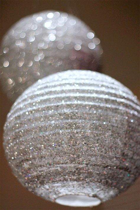 How to make fabulous DIY glitter lanterns 60th Anniversary Parties, 25th Wedding Anniversary Party, Diy Luminaire, Paper Lanterns Wedding, 25 Anniversary, 25th Anniversary Party, 60th Wedding Anniversary, Paper Lanterns Diy, Anniversary Party Ideas