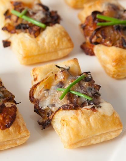 HomelySmart | 30 Mini Appetizers That Makes You Go Wow - HomelySmart Onion Bites, Spaghetti Torte, Real Food Snacks, Delicious Christmas Desserts, Holiday Appetizers Recipes, Mini Appetizers, Reuben Sandwich, Bite Size Appetizers, Creamy Tomato Sauce