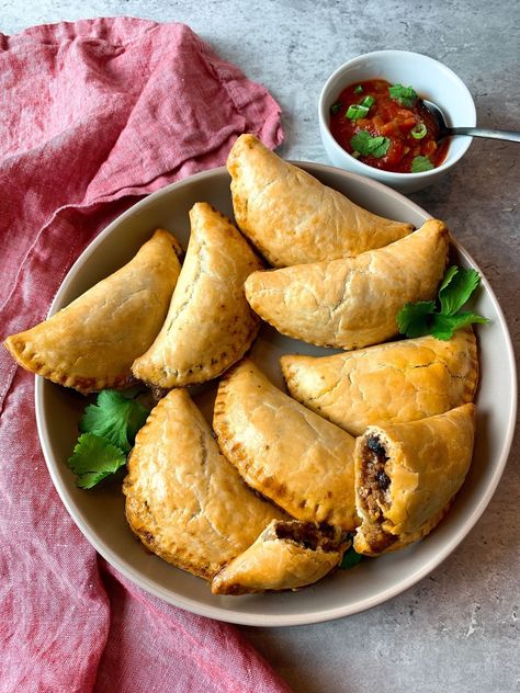 Bean Empanadas, Black Bean Empanadas, Bierocks Recipe, Minced Lamb, Healthy Appetizers Recipes, Potato Cubes, Cooking Oatmeal, Keto Cinnamon Rolls, Beef Empanadas