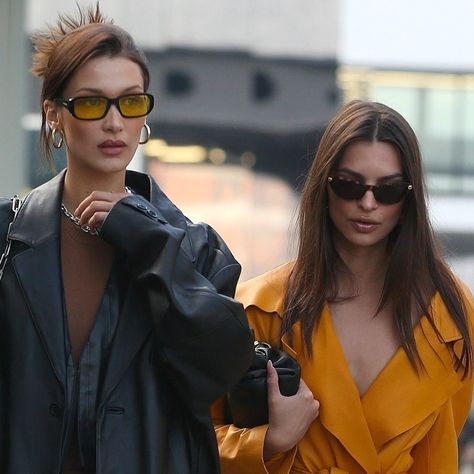 Bella Hadid Glasses, Bella Hadid Sunglasses, Yellow Glasses Aesthetic, Emrata Glasses, Yellow Glasses, Bella Hadid Glasses Aesthetic, Bella Hadid And Friends, Miu Miu Runway Sunglasses, Bella Hadid Tumblr