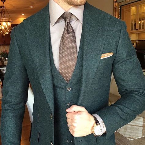 watchanish - "  Suit game strong and watch game literally 'lit' @gentsplaybook  " Green Suit Men, Costume Vert, Green Wedding Suit, Costum Elegant, Skate 3, Mens Wedding Attire, Groom Wedding Attire, Classy Suits, Wedding Suits Groom