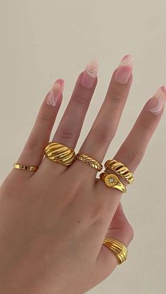 Dubai Gold Jewelry, Dope Jewelry Accessories, Buy Gold Jewelry, Modern Gold Jewelry, Gold Jewelry Simple Necklace, Gold Jewelry Stores, Gold Rings Fashion, Gold Rings Jewelry, Gold Ring Designs