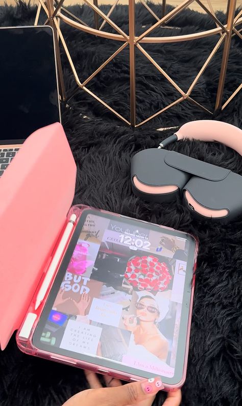 Tab Background, Baddie Essentials, Ipad Aesthetics, Ipad Themes, Airpods Max Headphones, Max Headphones, Ipad Lockscreen, Accessories Board, Study Aesthetics