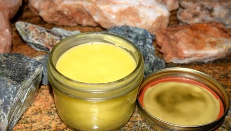 Homemade Diaper Rash Cream Homeopathic Remedies For Allergies, Natural Antifungal, Antifungal Cream, Diy Cream, Healing Salves, Rash Cream, Diaper Rash Cream, Essential Oils Health, Homeopathic Remedies