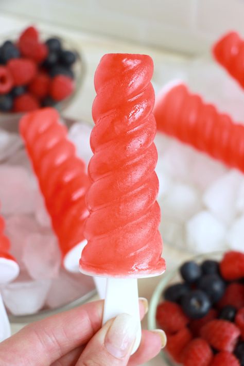 Easy Kool-Aid Popsicles Koolaid Popsicles Recipes, Kool Aid Popsicles, Homemade Popsicles For Kids, Freeze Pop Recipes, Frozen Popsicle Recipes, Popcicles Recipes, Diy Ice Pops, Kool Aid Flavors, Grape Kool Aid